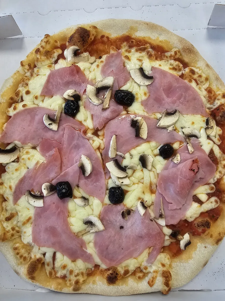 Pizza jambon, champignons et olives de La Pizza 2.0